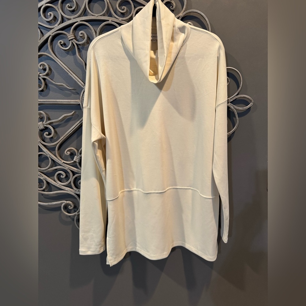 Women’s The Noli Shop super soft buttery cream cowl neck sweatshirt top Sz M